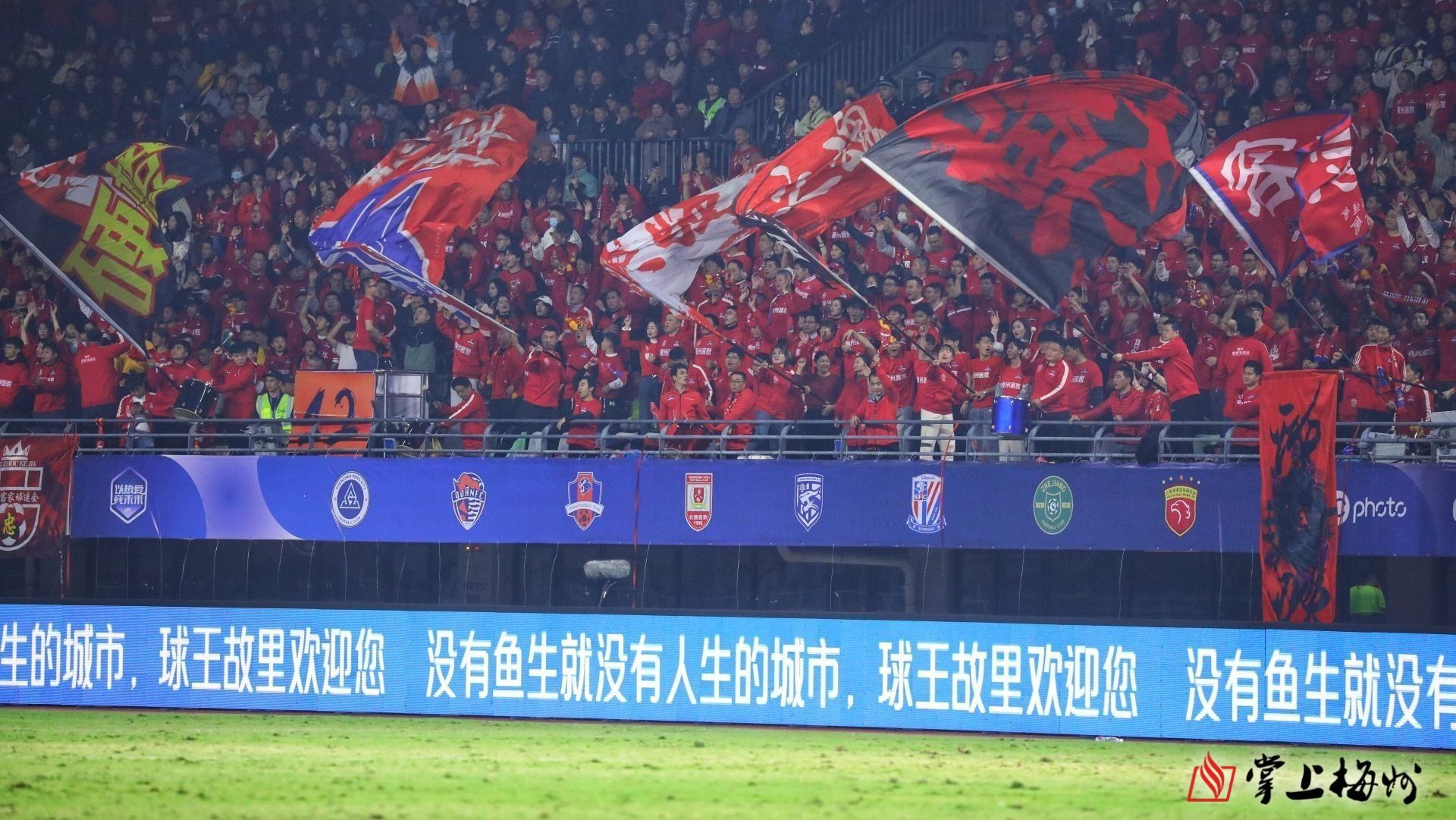 穆古鲁扎迎来十五赛季出色发挥，利物浦观众热烈欢呼！